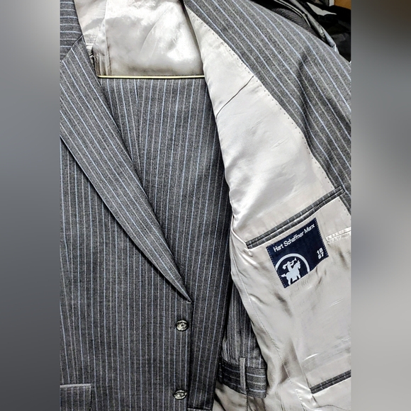 Hart Schaffner Marx - Picture 3 of 7